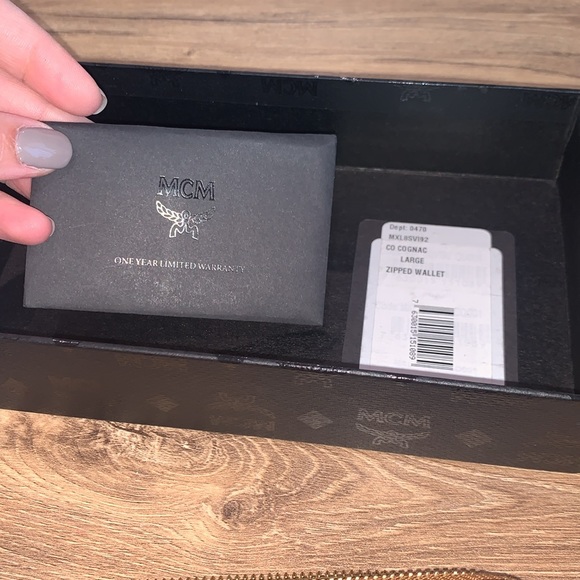 MCM cognac wallet - Picture 7 of 8